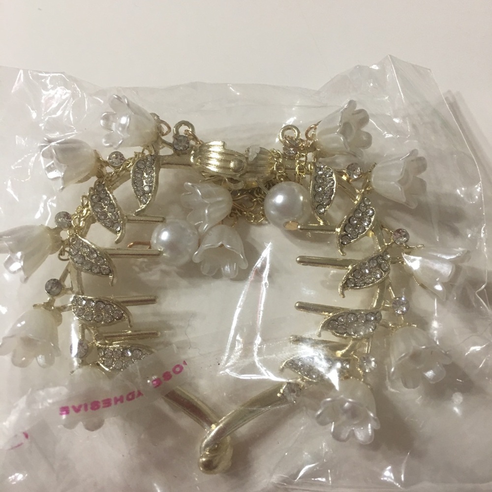 Lily of valley flower hair claw clip for hair bun